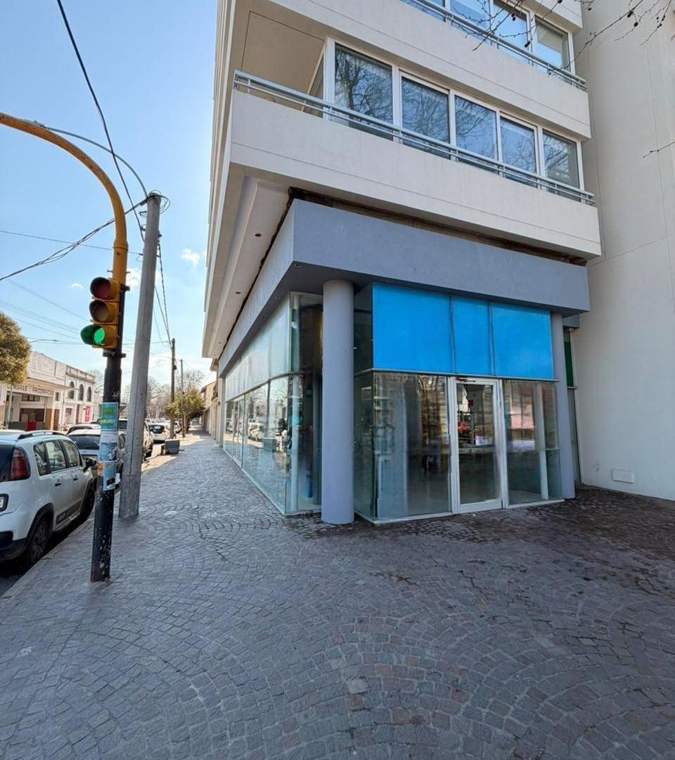 Foto de IMPORTANTE LOCAL EN ALQUILER - SOBRE AV. LURO 3999, imagen 5