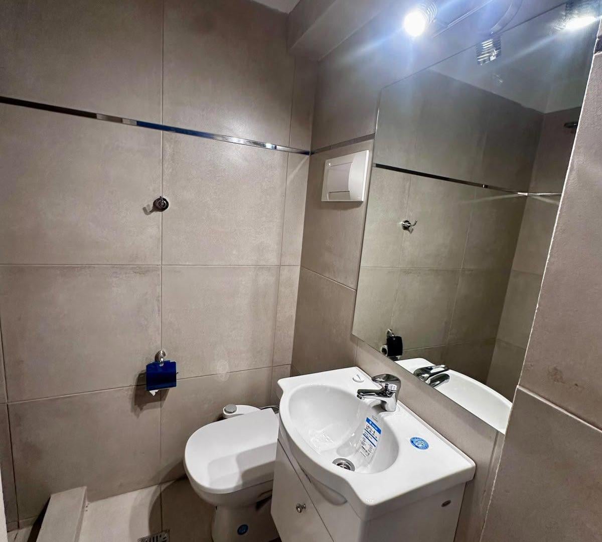 Foto de 1 AMBIENTE EXTERNO CON VENTANAL - RECICLADO Y EQUIPADO., imagen 3