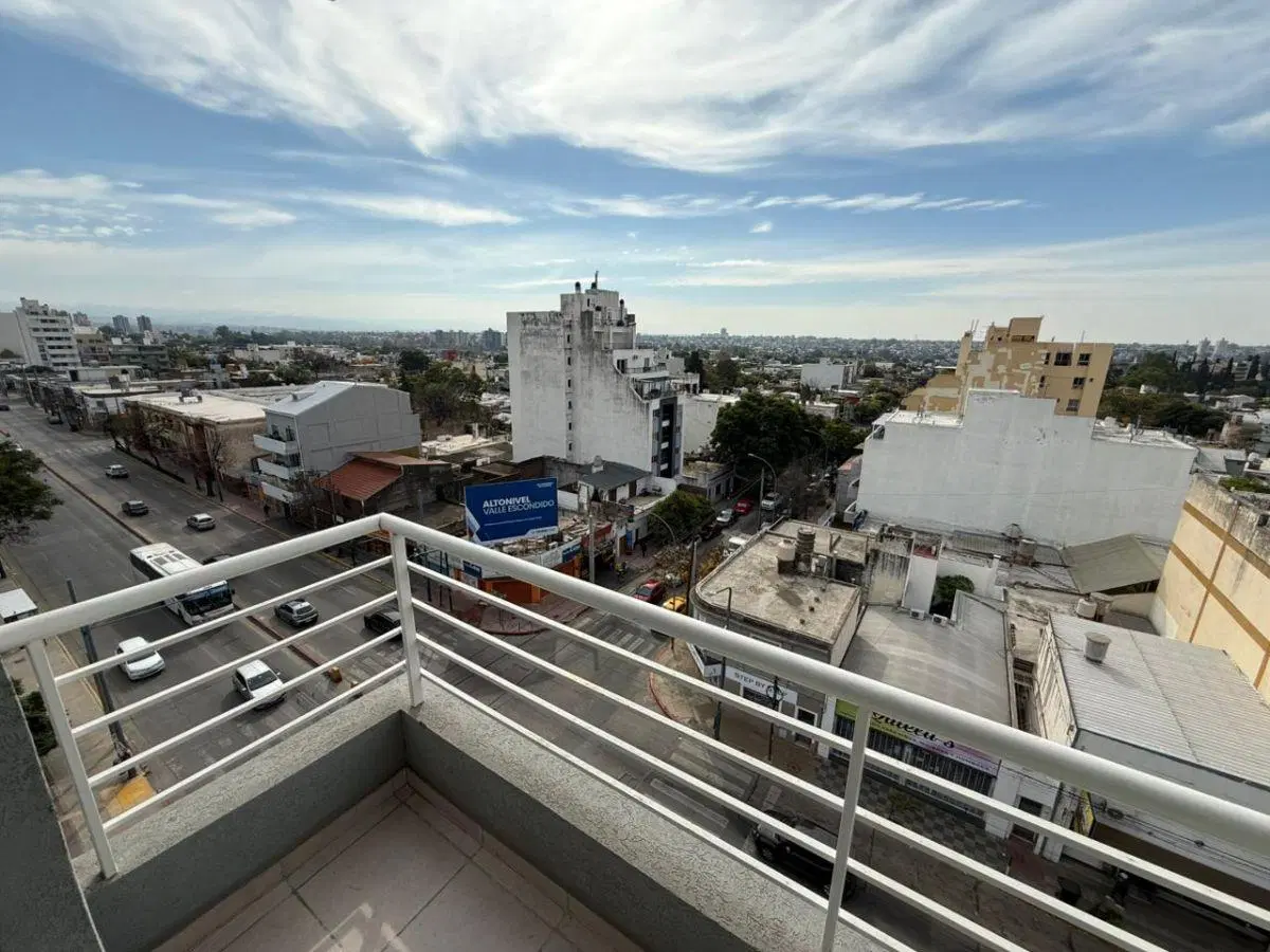 1 dormitorio ultimo piso frente en Alto Alberdi 3
