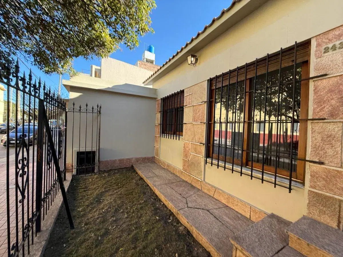 CASA EN ALTO ALBERDI PARA LA VENTA 5