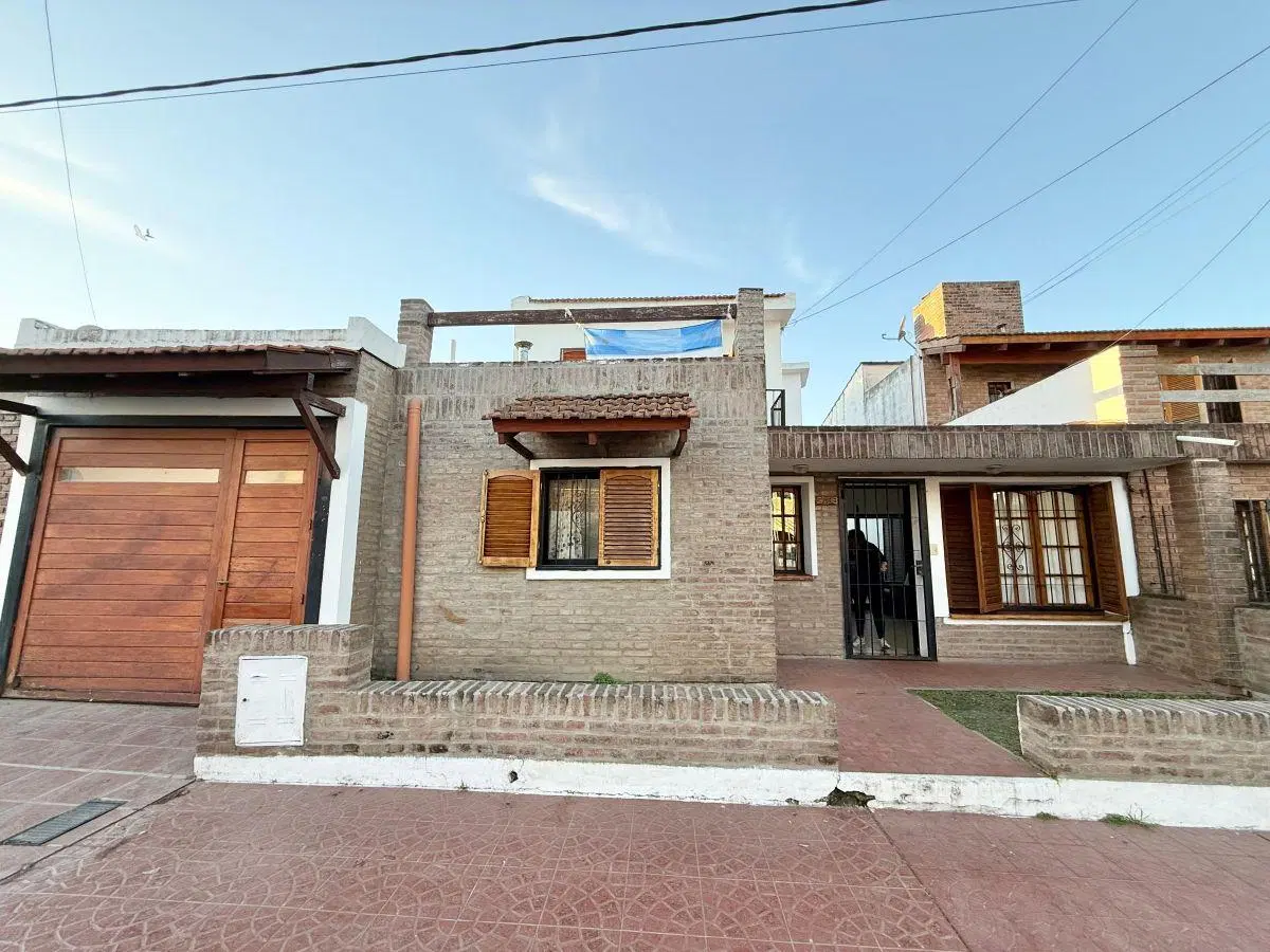 CASA DE 3 DORMITORIOS EN ALTO ALBERDI PARA LA VENTA 3