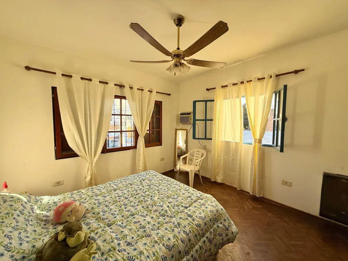 CASA DE 3 DORMITORIOS EN ALTO ALBERDI PARA LA VENTA 2