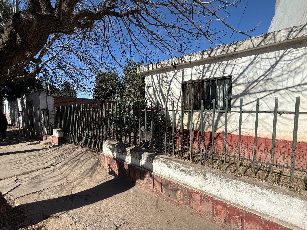 Foto de CASA DE 3 DORMITORIOS CON QUINCHO Y PATIO JARDIN DEL PILAR, imagen 2
