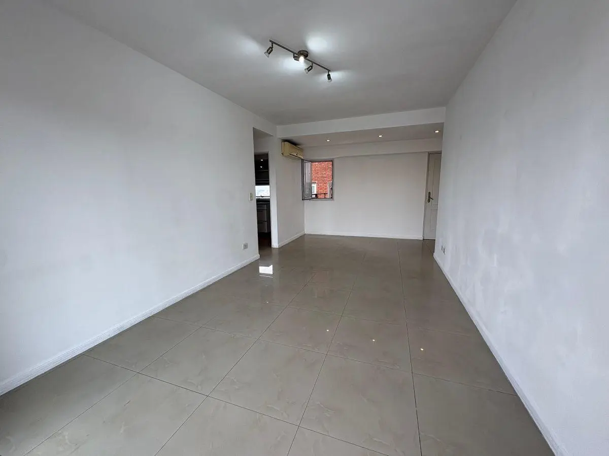 2 AMB EN ZONA RESCIDENCIAL DE MORON, CON PILETA Y COCHERA 5