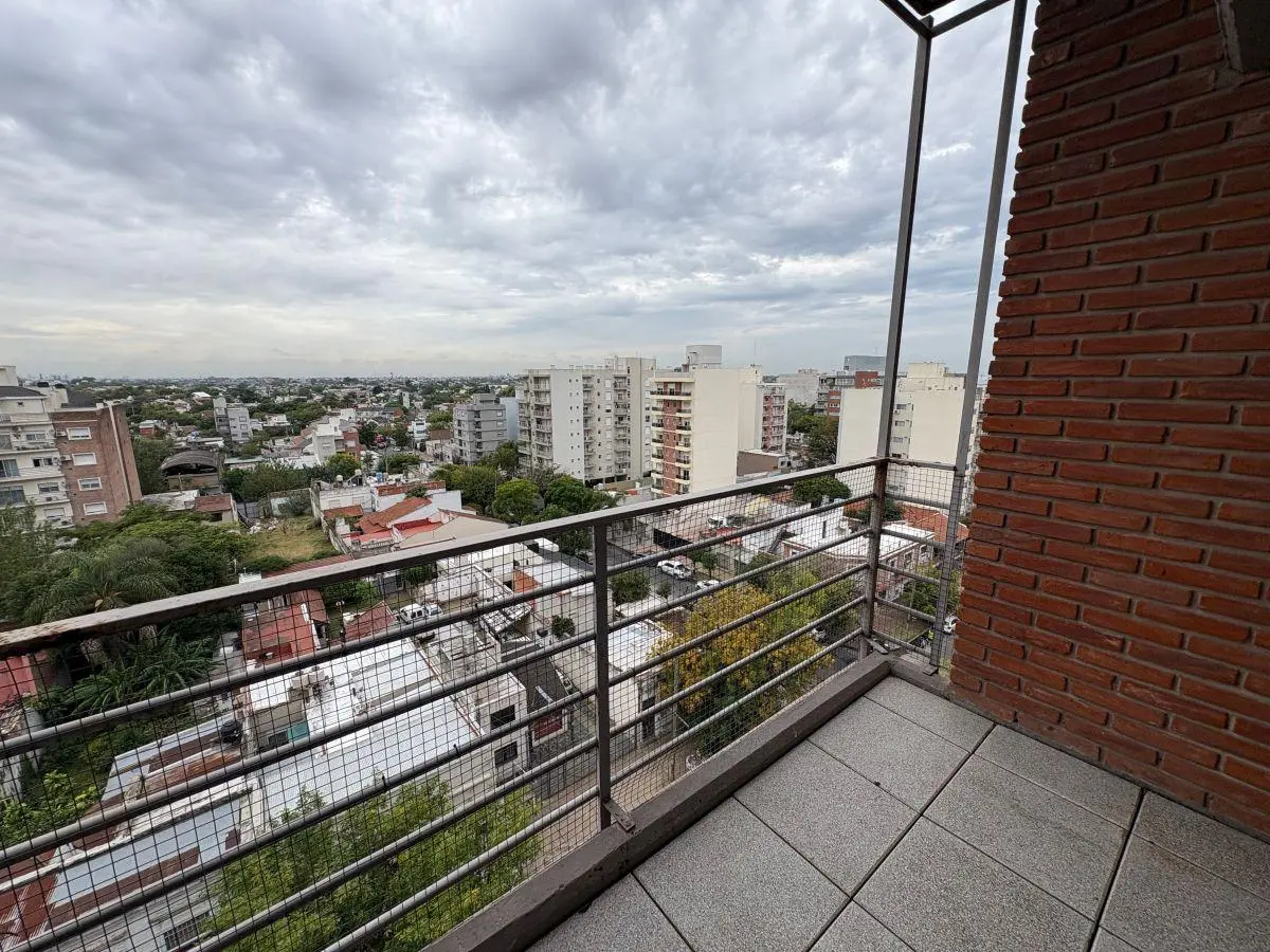 2 AMB EN ZONA RESCIDENCIAL DE MORON, CON PILETA Y COCHERA 3