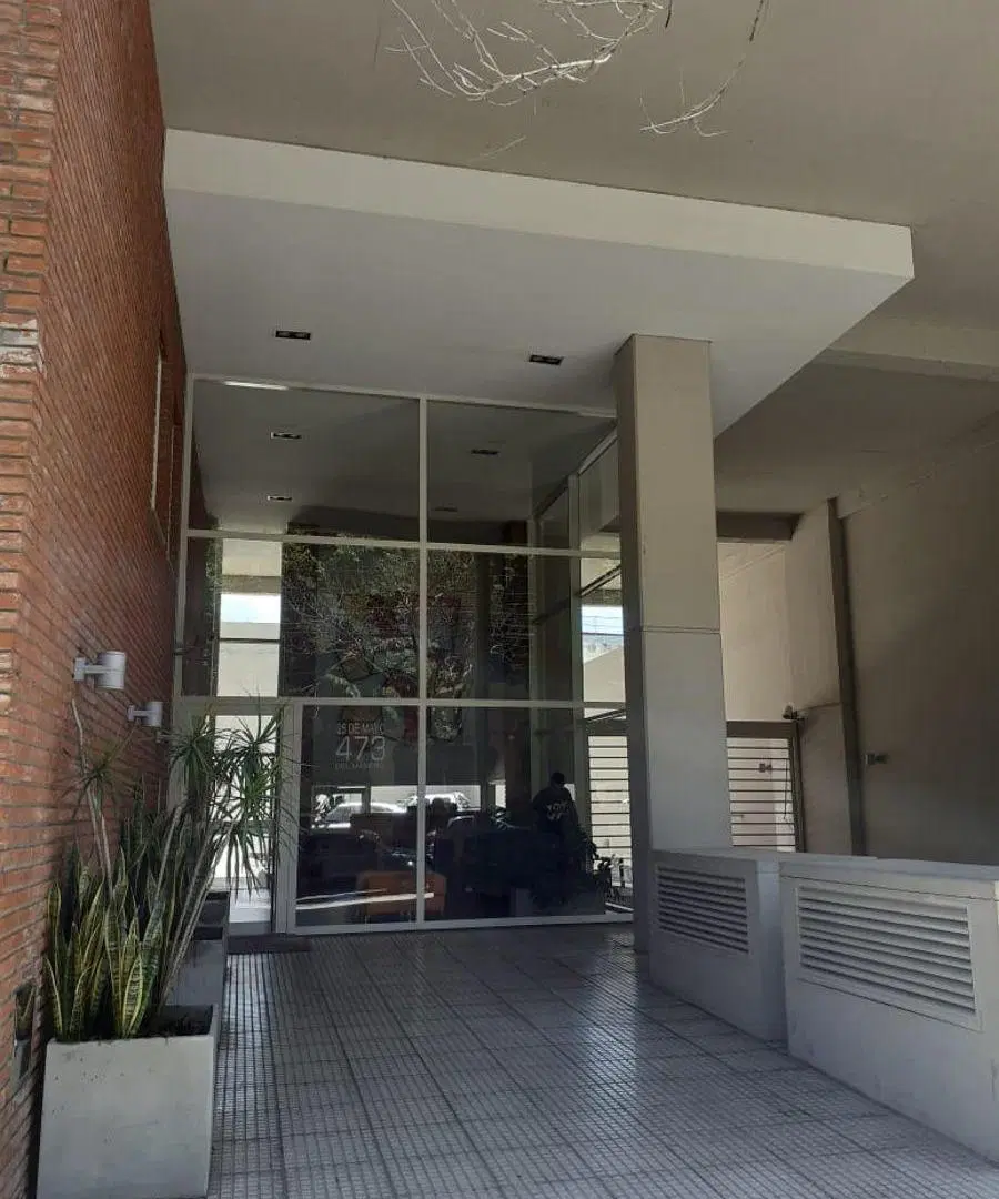 Dpto de 2 amb con Terraza amplia, apto profesional a 3 cuadras de la estación 4