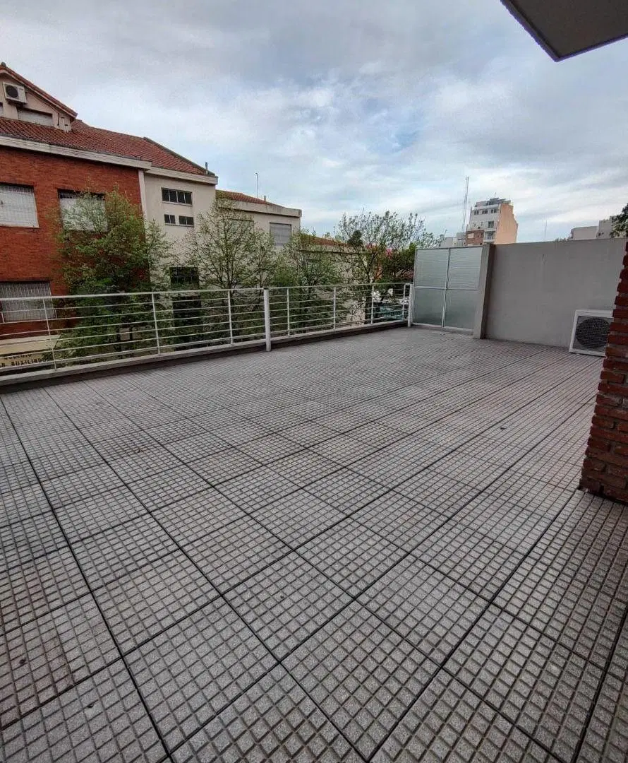 Dpto de 2 amb con Terraza amplia, apto profesional a 3 cuadras de la estación 2