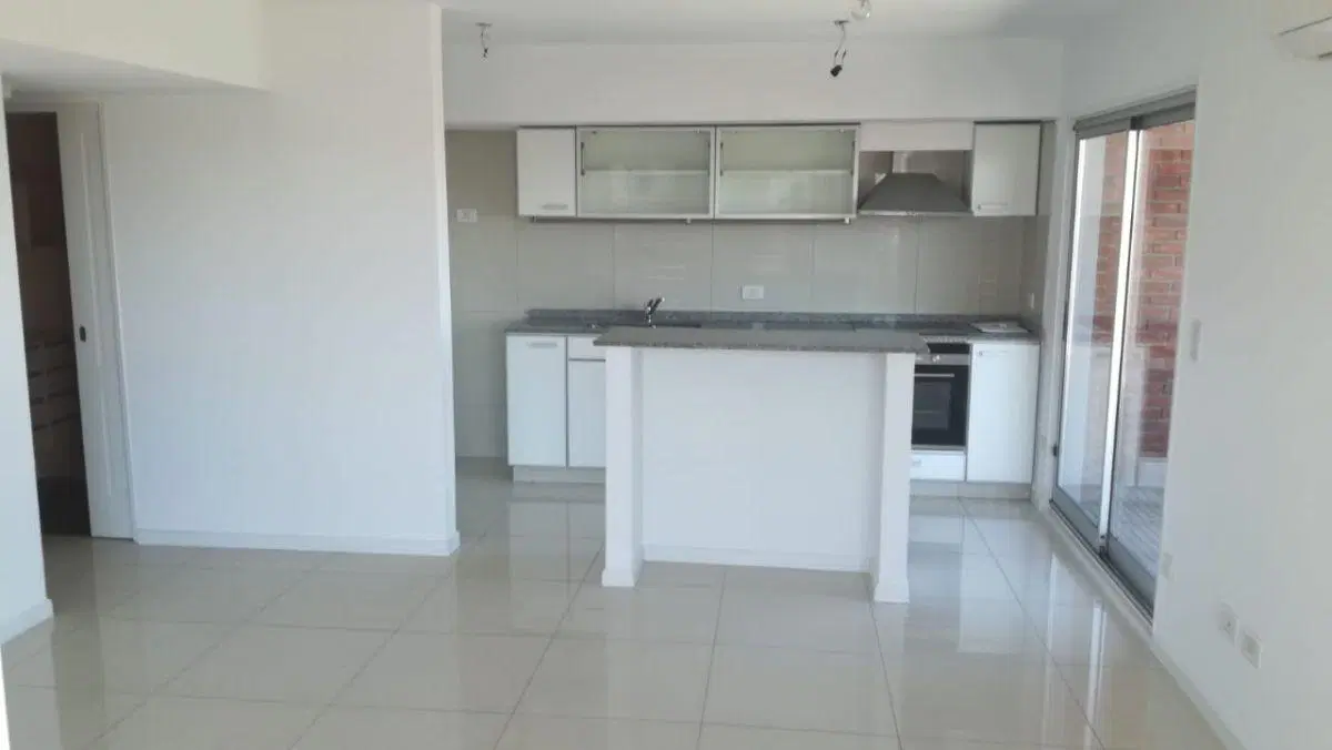 MONOAMBIENTE EN PELNO CENTRO DE MORON, CON BALCON AMPLIO Y VESTIDOR 5