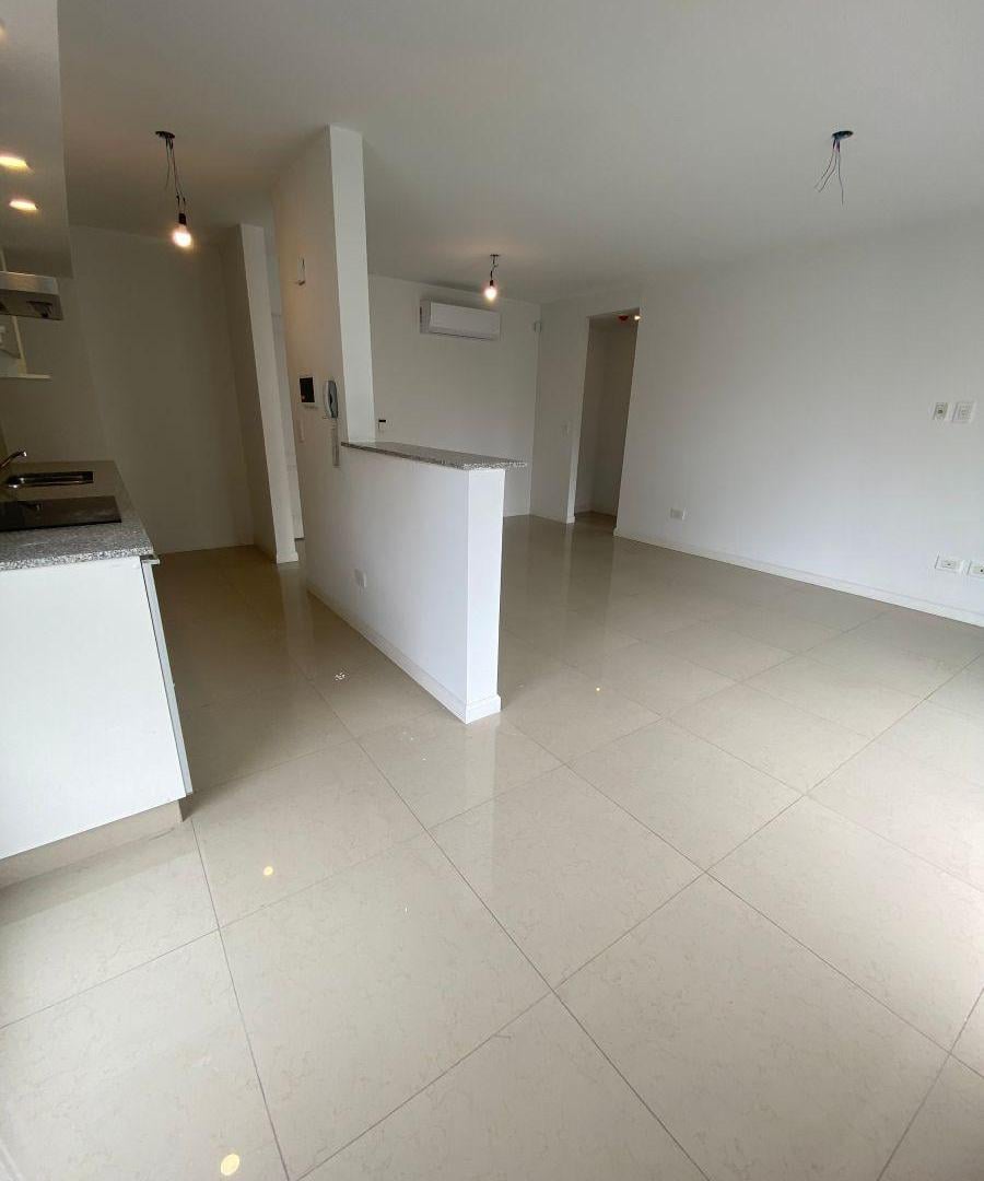 Foto de AMPLIO DPTO DE 2 AMB EN ZONA RESCISENCIAL, imagen 4