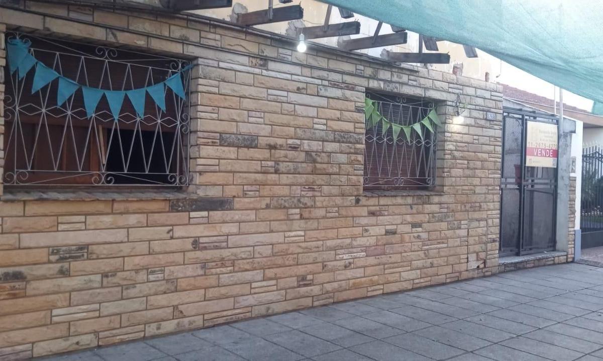 LOTE 10 x 38 con Casa a reciclar