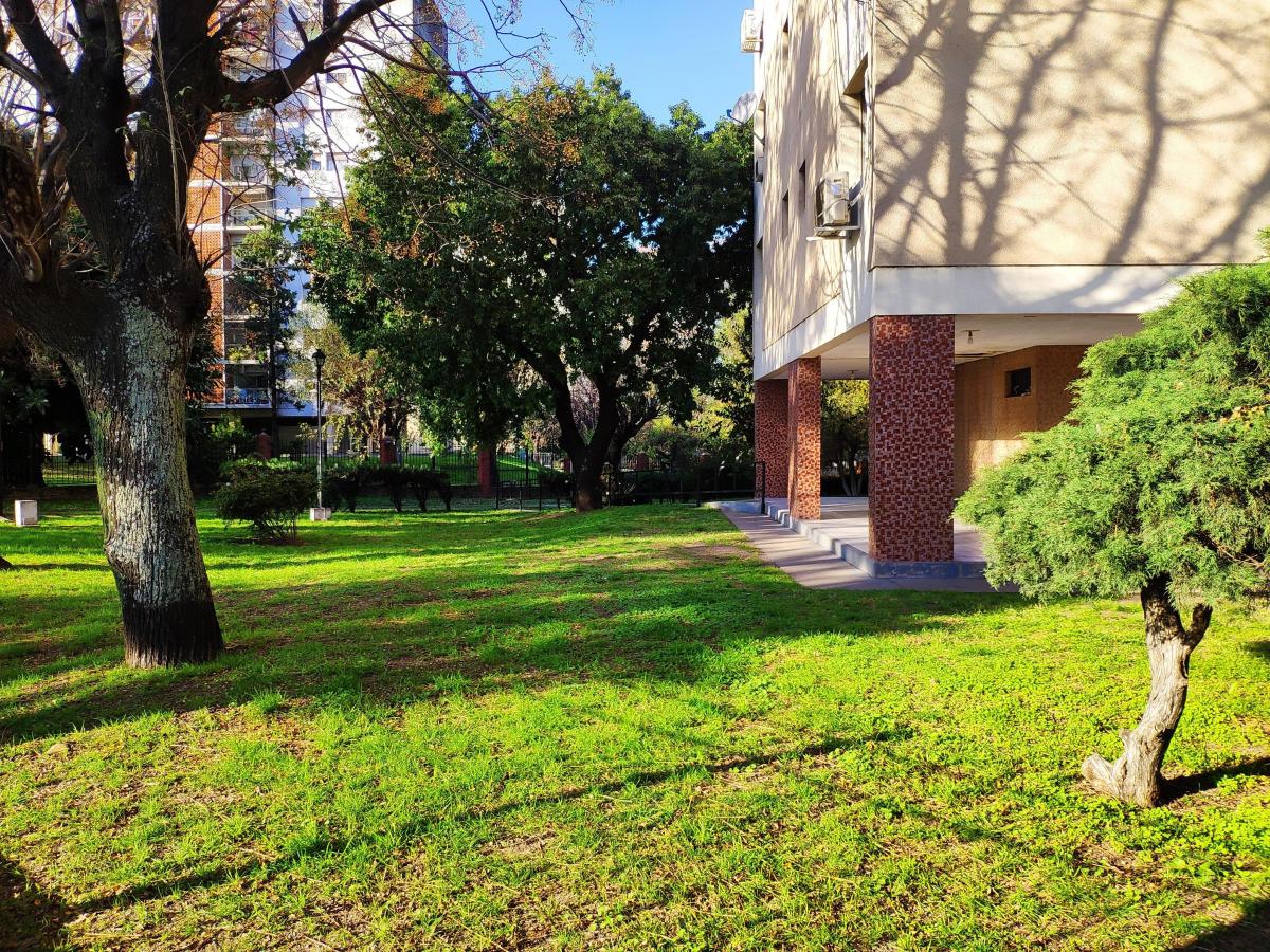 4 AMB. BALCÓN , COCHERA y JARDIN