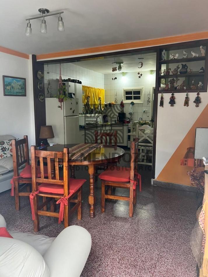 Venta de Casa 3 Ambiente con Departamentos 1
