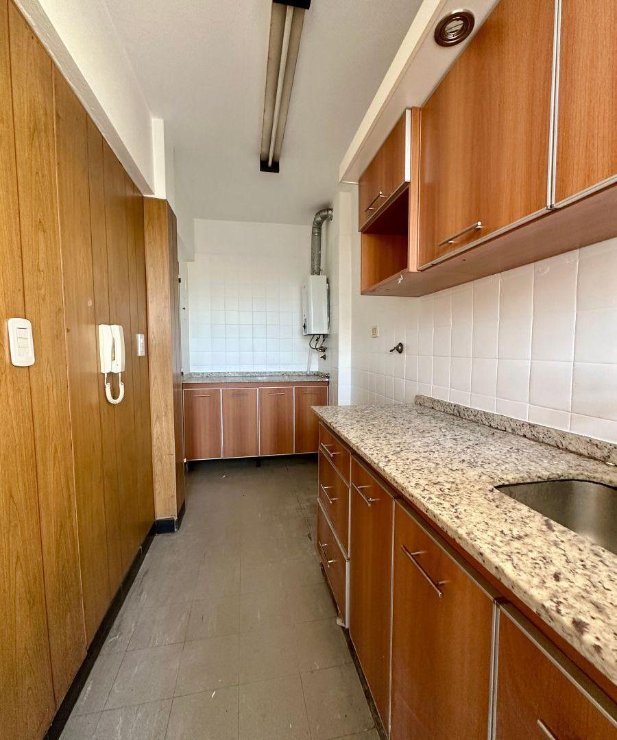 Venta Dto. 1 dormitorio con balcón al frente-116 y diagonal 80 La Plata-
