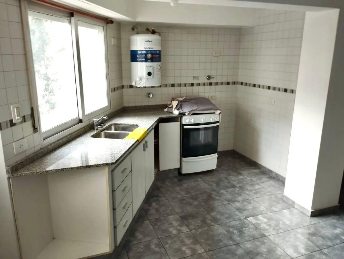Monoambiente en alquiler – Planta baja – Excelente ubicación- Haedo 3