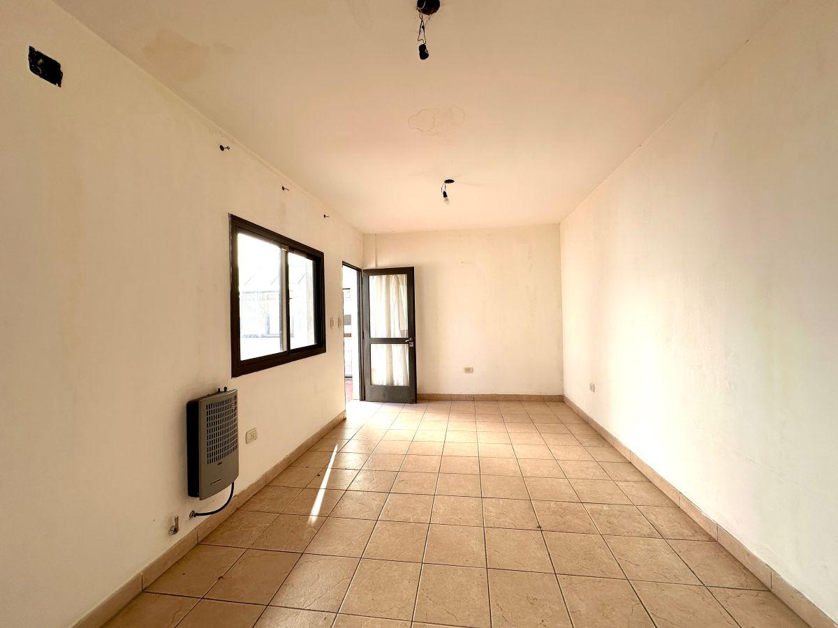 Foto de Amplio departamento 4 ambientes con patio en planta baja- Diagonal 80, imagen 2