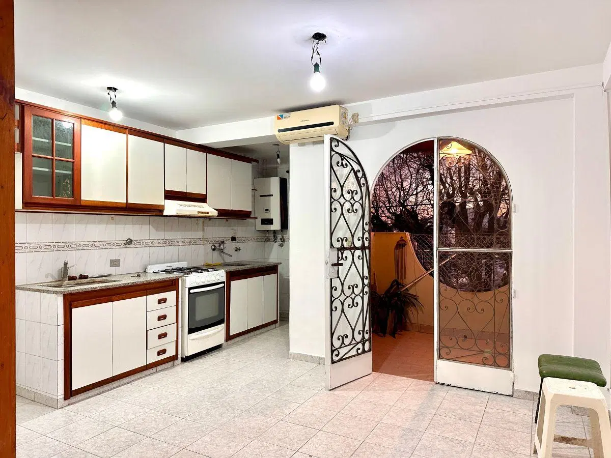 Amplio 2 amb con balcón al frente + espacio escritorio | 55 m² | 15 y 35 La plata 4