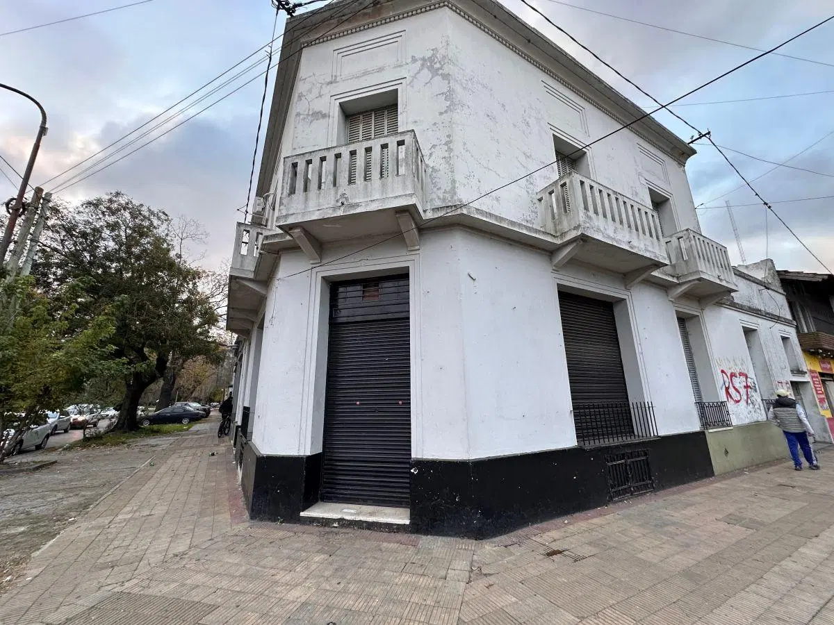 Amplio local comercial en esquina con sótano | Calle 38 y 120 – La Plata- 3