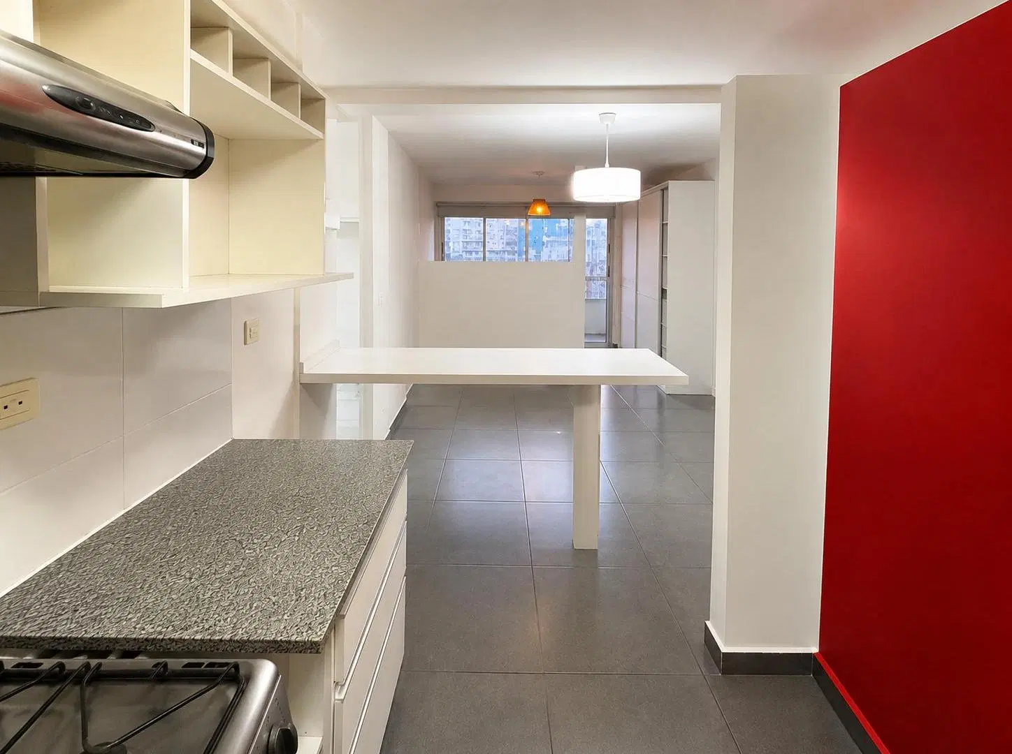 Monoambiente dividido con balcón y cochera en alquiler -13 e/38 y 39 La Plata- 4