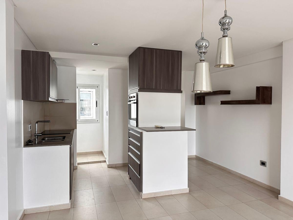 Foto de Departamento de 1 dormitorio con escritorio/vestidor, cochera y balcón - 13 61 y 62 La Palta-, imagen 1