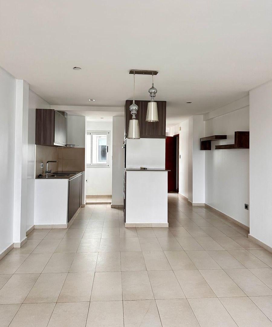 Foto de Departamento de 1 dormitorio con escritorio/vestidor, cochera y balcón - 13 61 y 62 La Palta-, imagen 2