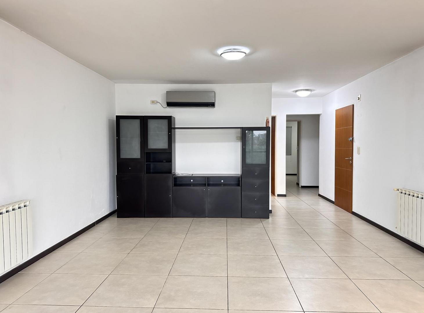 Foto de ALQUILER Departamento 2 dormitorios con cochera, balcon al frente con, imagen 3