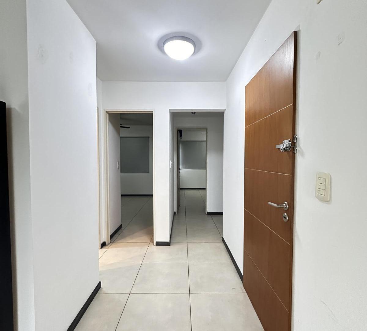 Foto de ALQUILER Departamento 2 dormitorios con cochera, balcon al frente con, imagen 4