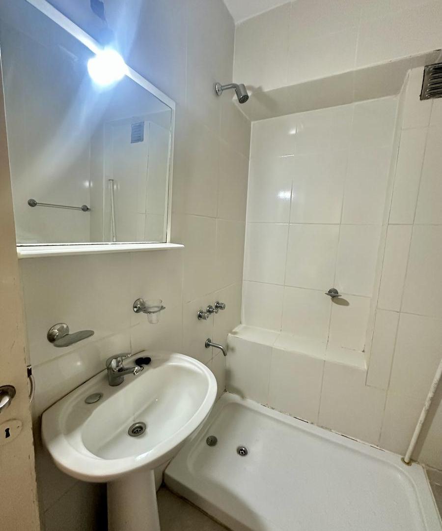 Foto de VENTA Departamento dos dormitorios con balcon- Diag. 79 e/ 5 y 56 - La, imagen 5
