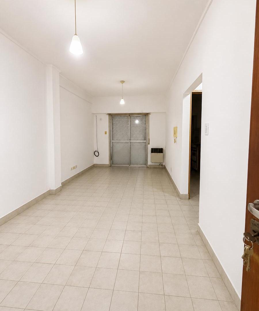 Foto de ALQUILER: Monoambiente c/ cocina separada y balcon- 6 y 63 La Plata-, imagen 5