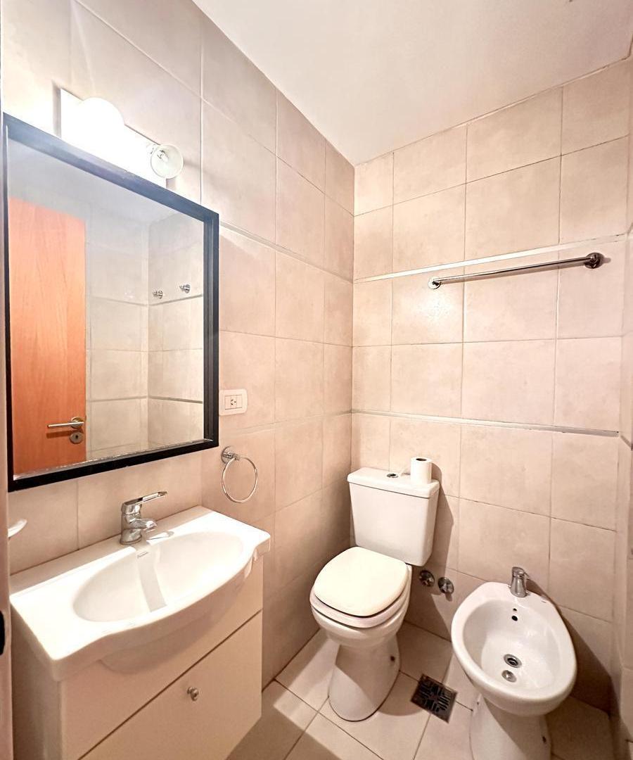 Foto de ALQUILER MONOAMBIENTE MODERNO AL FRENTE - 3° PISO -11 Y 57 La Plata, imagen 3