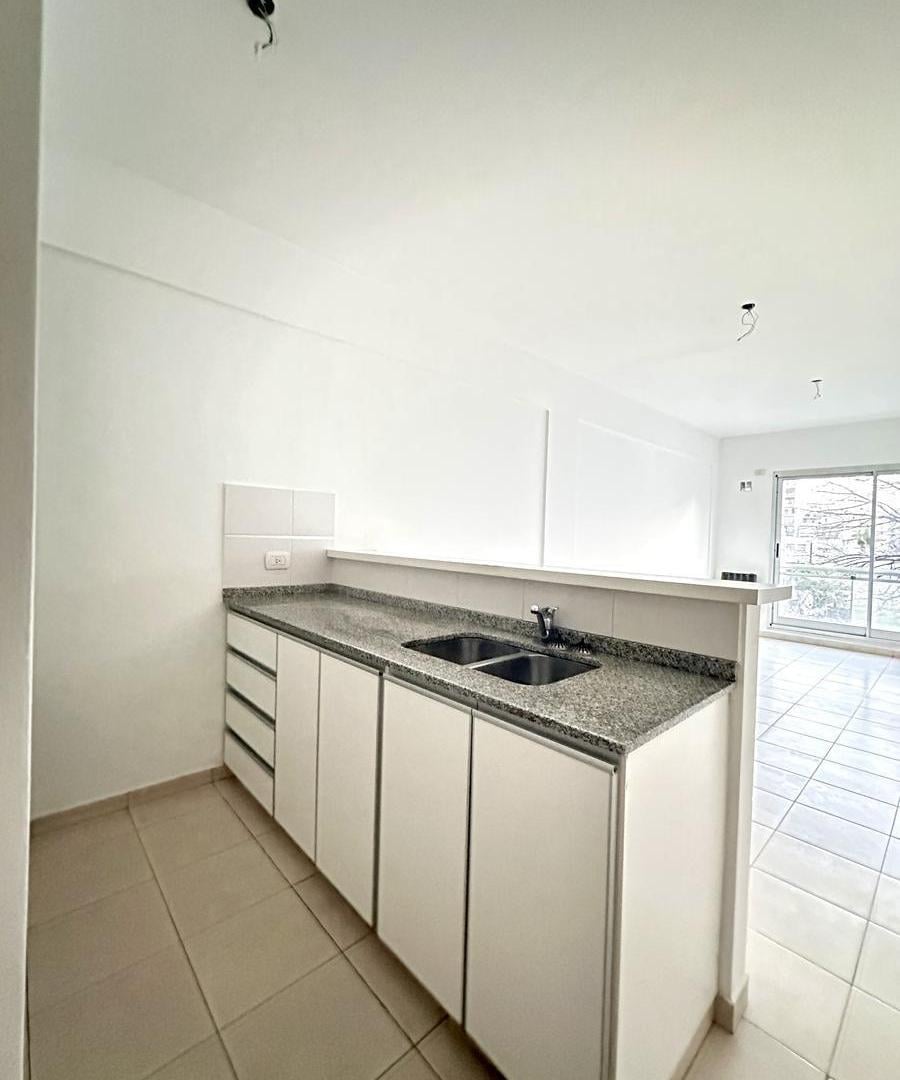 Foto de ALQUILER MONOAMBIENTE MODERNO AL FRENTE - 3° PISO -11 Y 57 La Plata, imagen 1