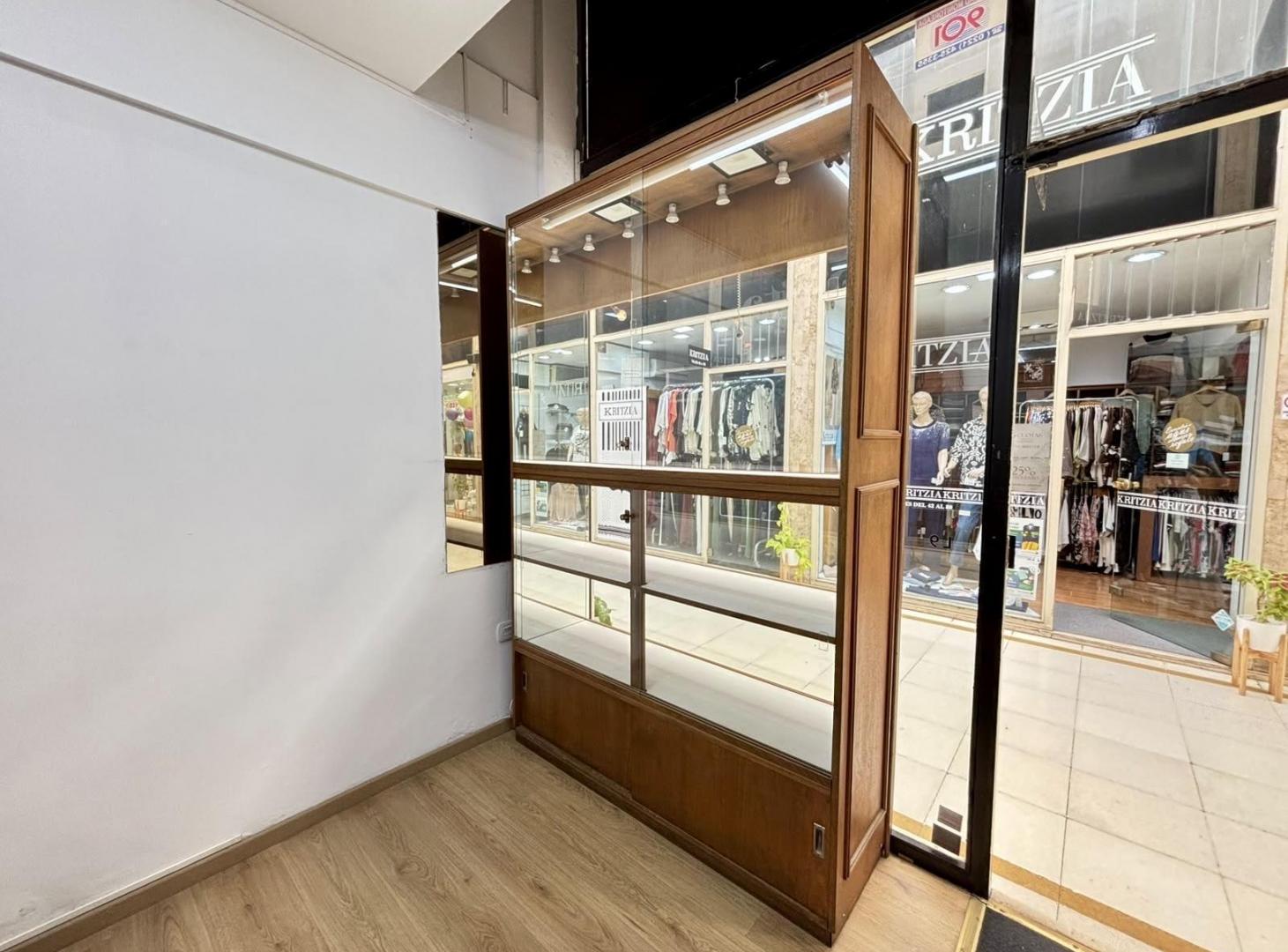 Foto de Local comercial Galería Panamericana - calle 8 e/47 y 48 La Plata-, imagen 3