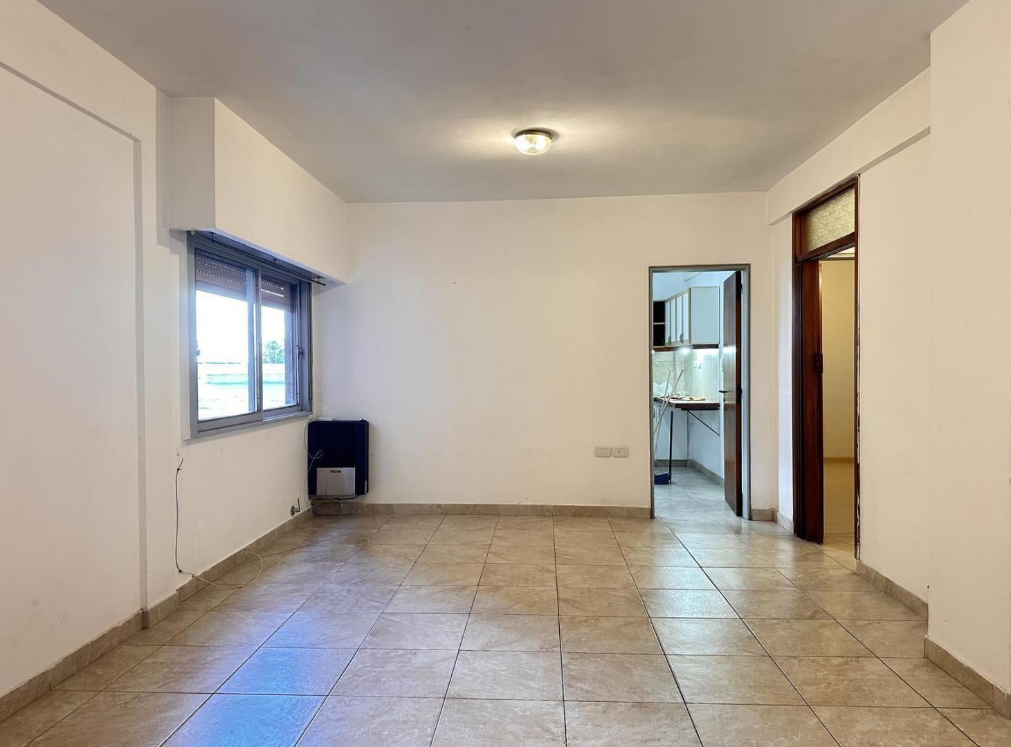 Foto de Departamento de 2 dormitorios al frente- 60 m2- Diagonal 80 y 42, imagen 3
