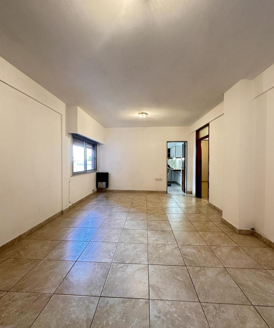Foto de Departamento de 2 dormitorios al frente- 60 m2- Diagonal 80 y 42, imagen 1