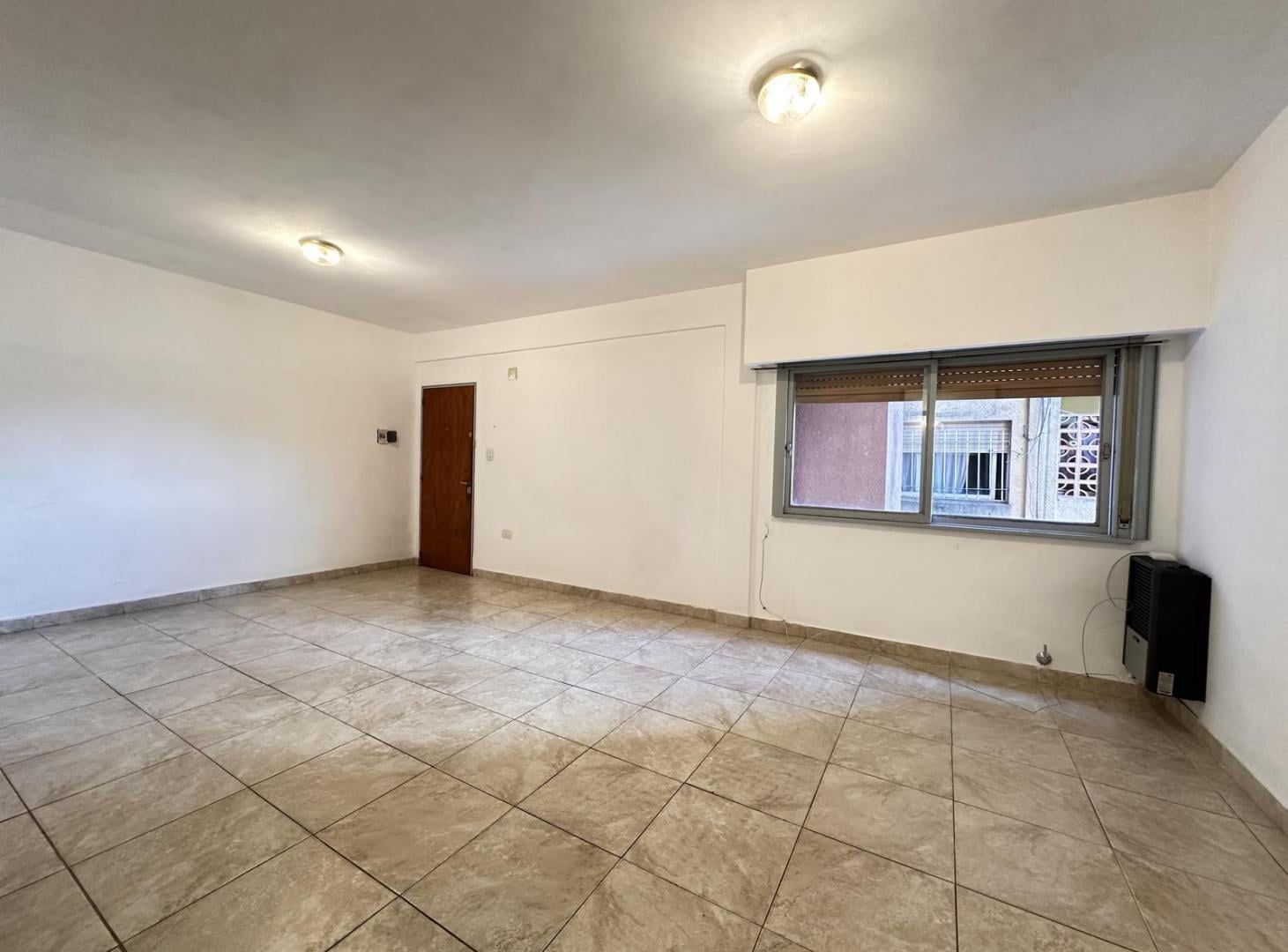 Foto de Departamento de 2 dormitorios al frente- 60 m2- Diagonal 80 y 42, imagen 2