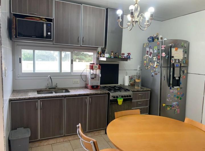 PARA 6 HUESPEDES -PH en Planta alta -3 DORMITORIOS, 2 BAÑOS -COCHERA-TERRAZA C/PARRILLA Y LAVADERO