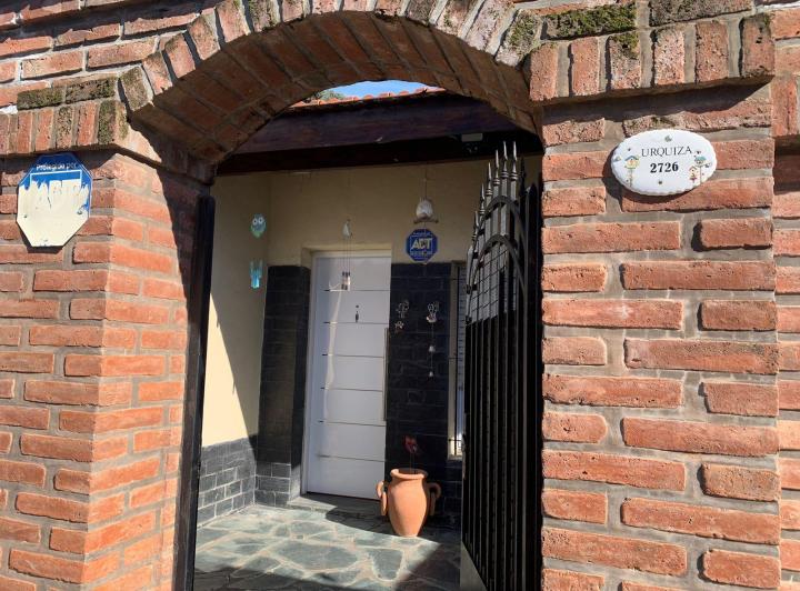 ¡OPORTUNIDAD! AMPLIA CASA EN MORENO CENTRO ¡APTO CREDITO! 2