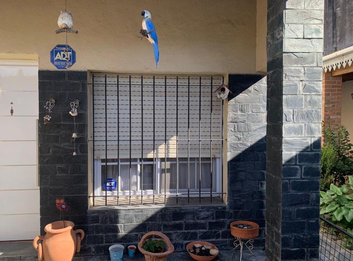¡OPORTUNIDAD! AMPLIA CASA EN MORENO CENTRO ¡APTO CREDITO! 4