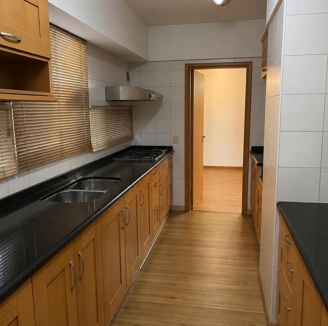 Foto de Departamento de 120 m2 construidos con 3 Dormitorios en Alquiler en, imagen 2
