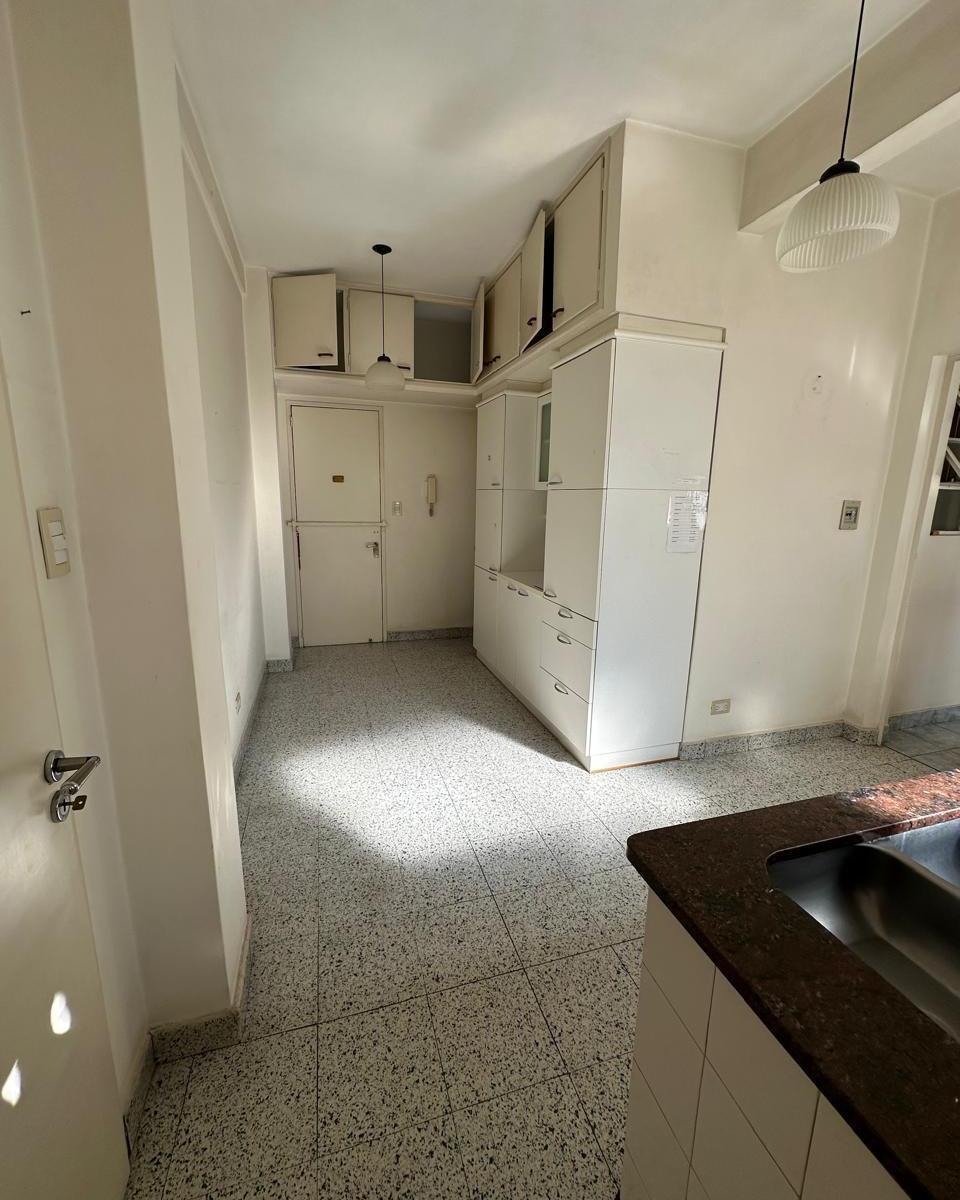 Vende Impecable Depto. 5 Ambientes en El Centro de Tandil 5