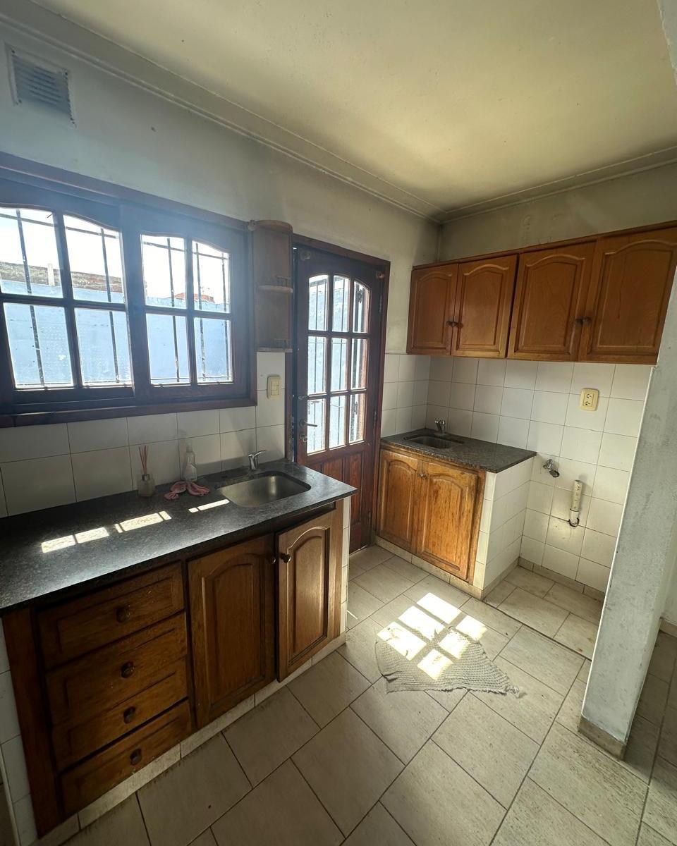 Vende Casa 3 Ambientes Zona Larrea y Bolivar 2