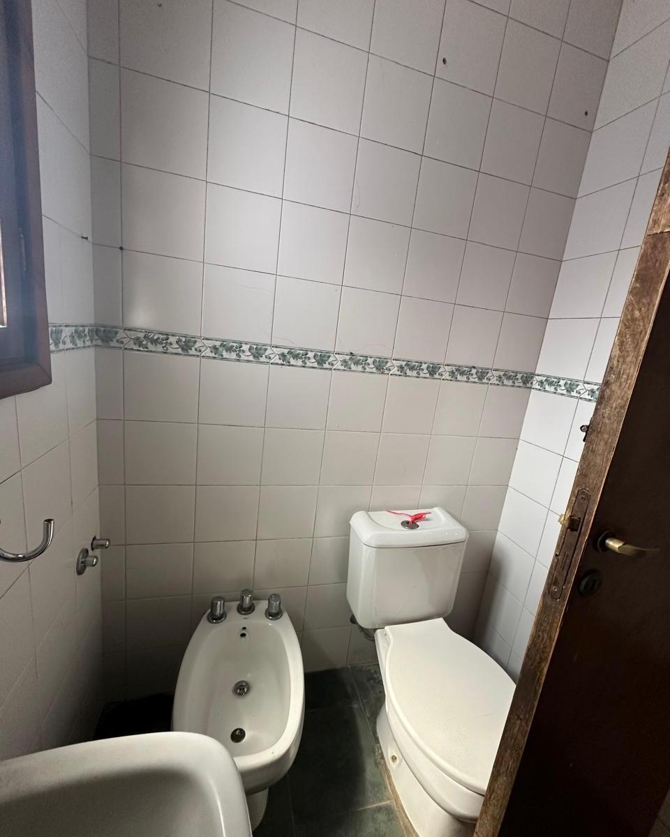Vende Casa 3 Ambientes Zona Larrea y Bolivar 3