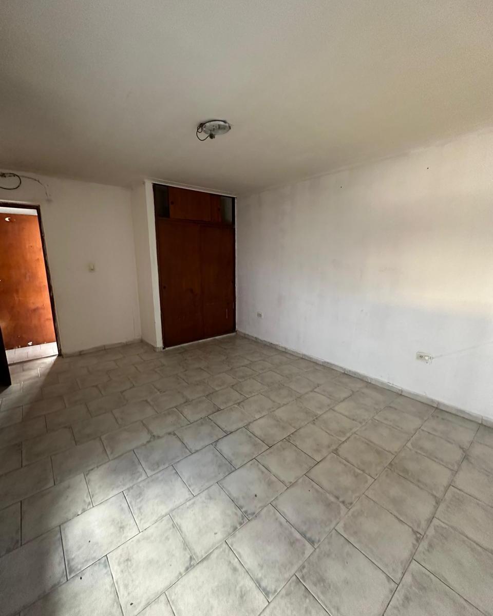 Vende Casa 3 Ambientes Zona Larrea y Bolivar 1
