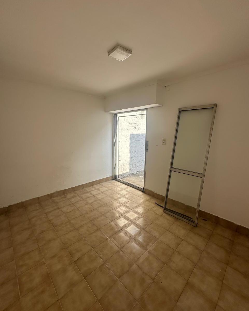 Vende Departamneto 1 Dormitorio y Patio P. B Usd 38.000 5