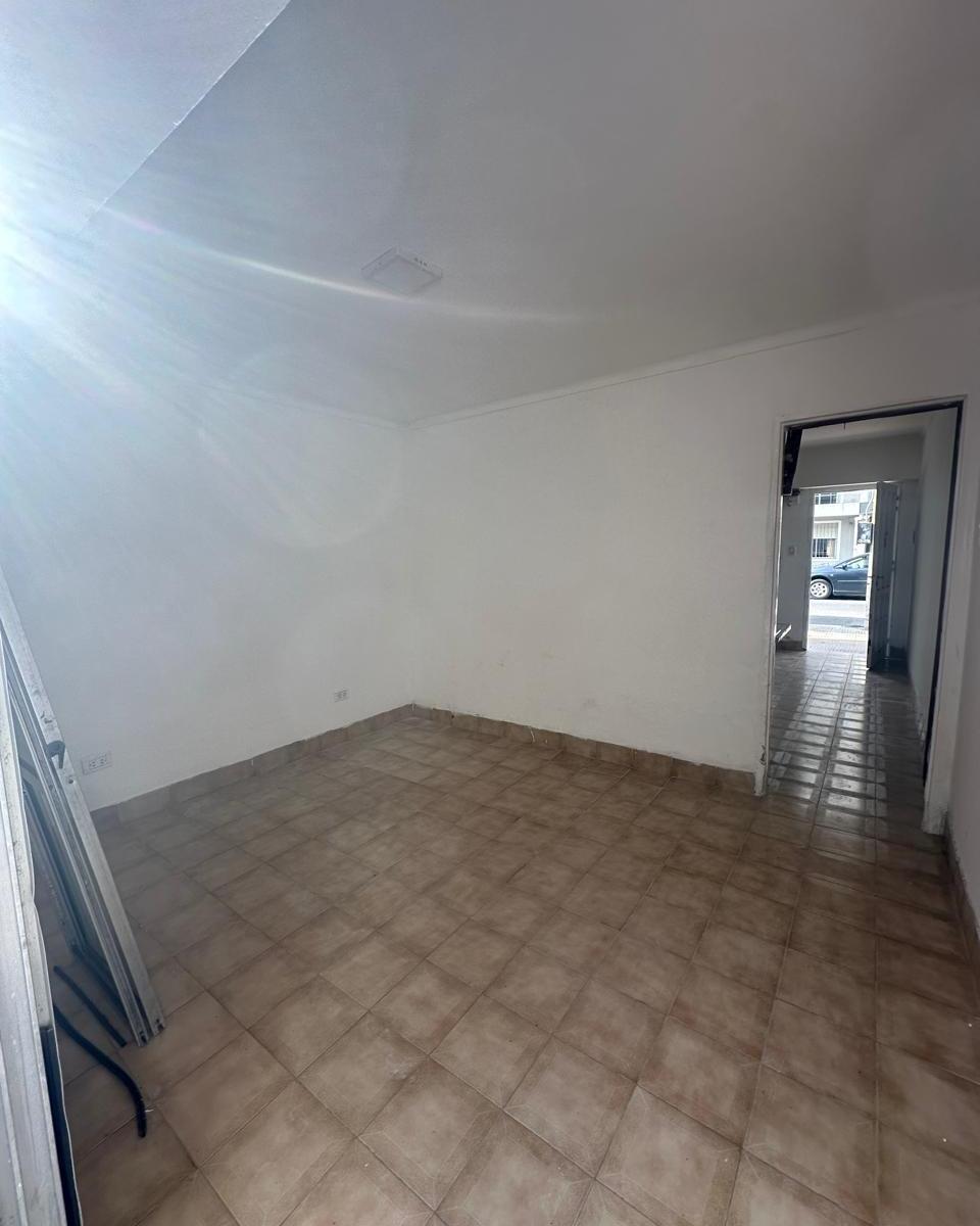 Vende Departamneto 1 Dormitorio y Patio P. B Usd 38.000 1
