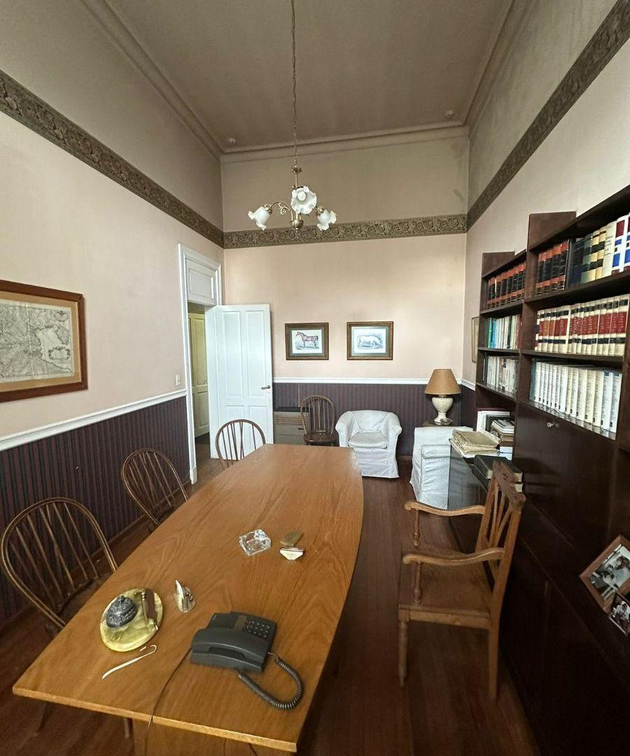 CASA ANTIGUA EN ALQUILER CENTRO TANDIL IDEAL USO PROFECIONAL O COMERCIAL