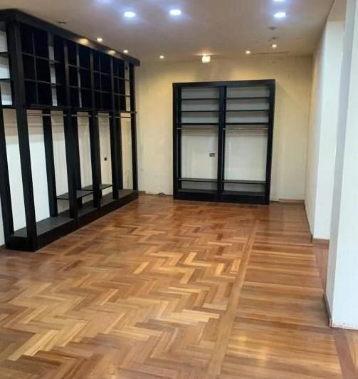 Excelente Local en zona céntrica de 240 metros en Alquiler en Monte Grande 2