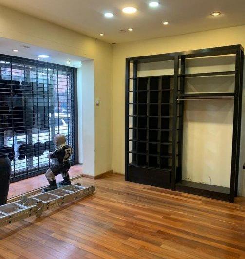 Excelente Local en zona céntrica de 240 metros en Alquiler en Monte Grande 3
