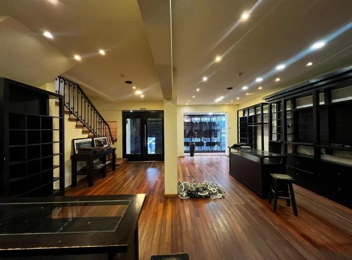 Excelente Local en zona céntrica de 240 metros en Alquiler en Monte Grande 2
