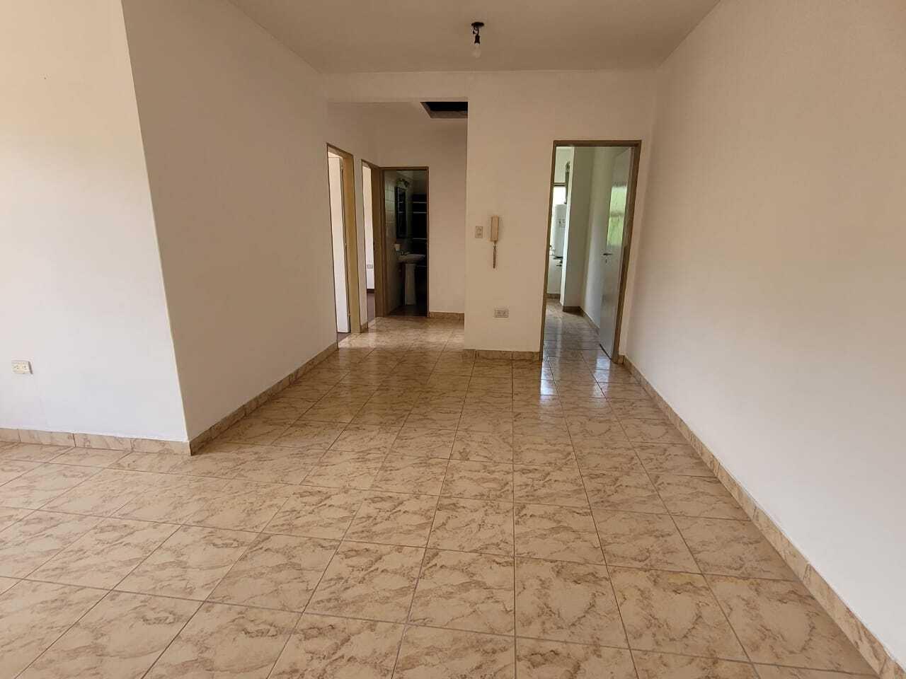Foto de Depto 3 amb. en 2° piso | Balcón semicubierto | Cochera techada |, imagen 2