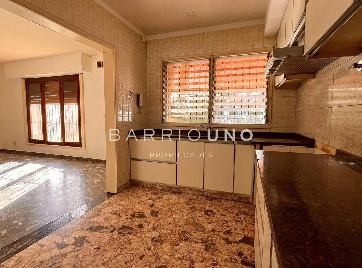 Casa 399 m² | Lote 1.021 m² | 3 dorm. | Pileta | Quincho cubierto | Barrio Uno, Ezeiza 2